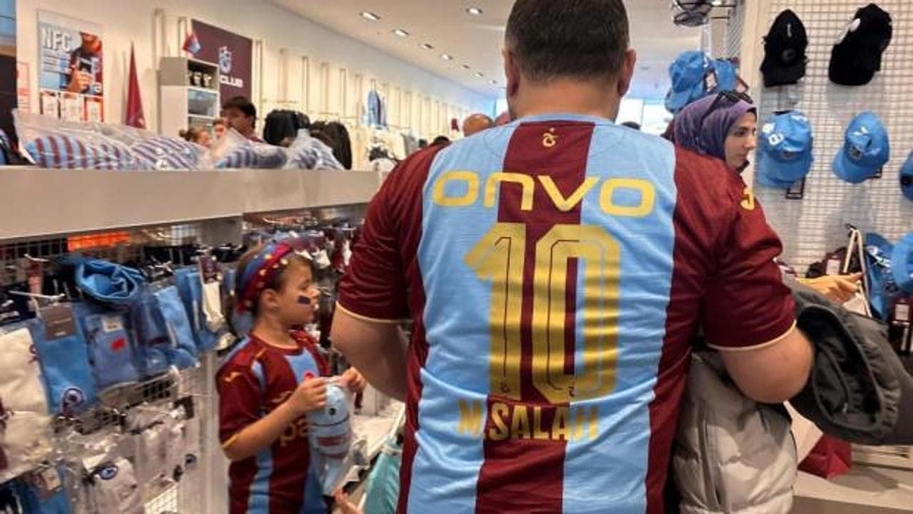Trabzon'da 'Kral' Çılgınlığı: Salah Formaları Saatler İçinde Tükendi