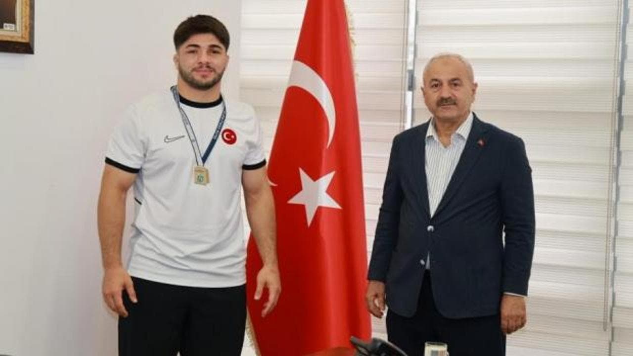 Gebzeli güreşçi Alperen Tokgöz, Akdeniz Oyunları vizesini kaptı