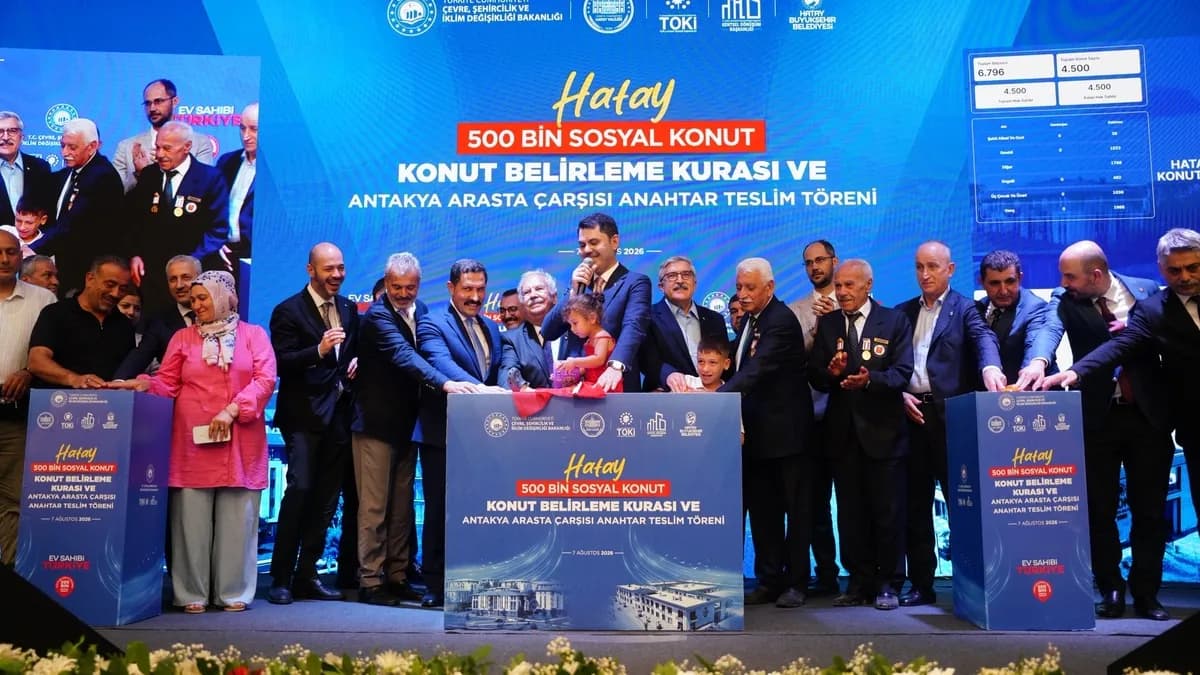 Hatay'da TOKİ'nin 'Yüzyılın Konut Projesi' kapsamında 8 bin 500 konut için ikinci kura heyecanı yaşandı