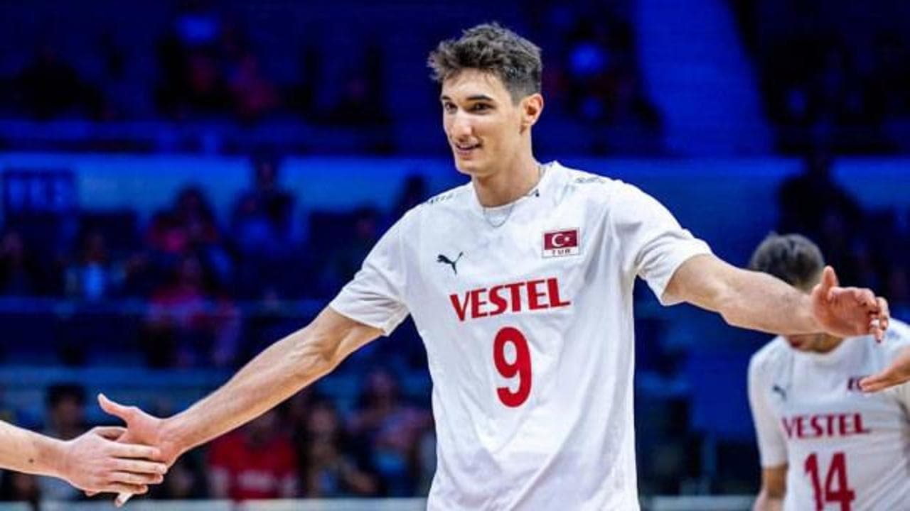 Galatasaray, milli smaçör Efe Mandıracı'yı kadrosuna kattı