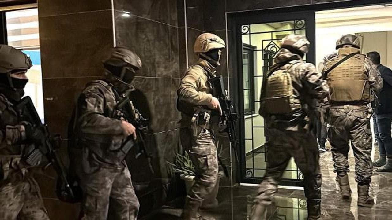İstanbul'da 'Sokak Hakkı' adı altında haraç toplayan suç örgütüne darbe: 24 kişi tutuklandı