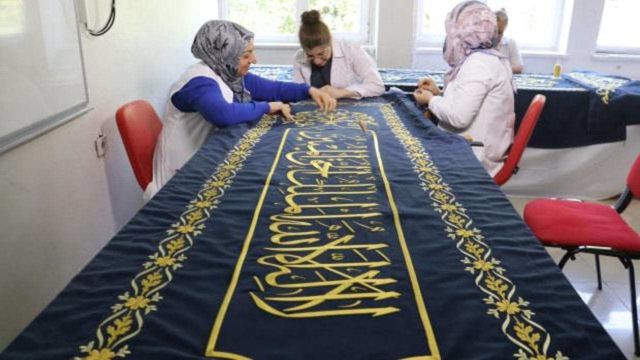 3'üncü Selim'in türbesinin örtüsü, Diyarbakır'da ilmek ilmek işleniyor