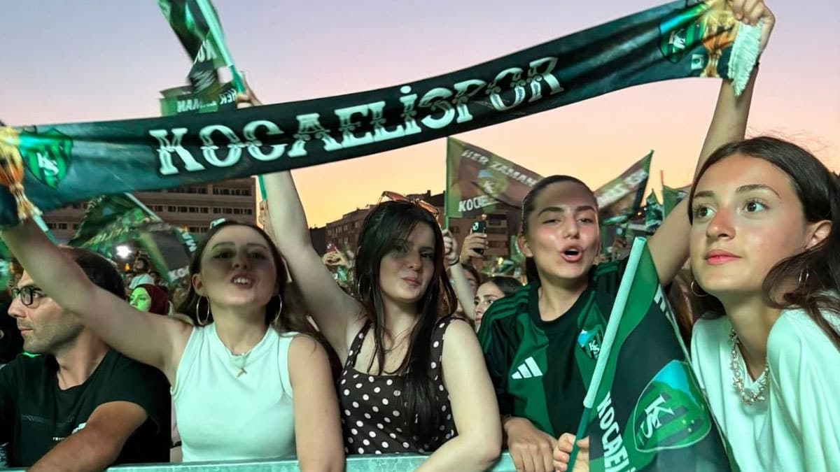 Kocaelispor yeni sezona taraftarıyla coşkulu başlangıç yaptı
