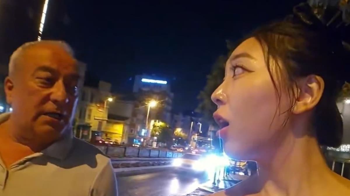 Taksim'de canlı yayın yapan Koreli fenomen uygunsuz teklifle karşılaştı