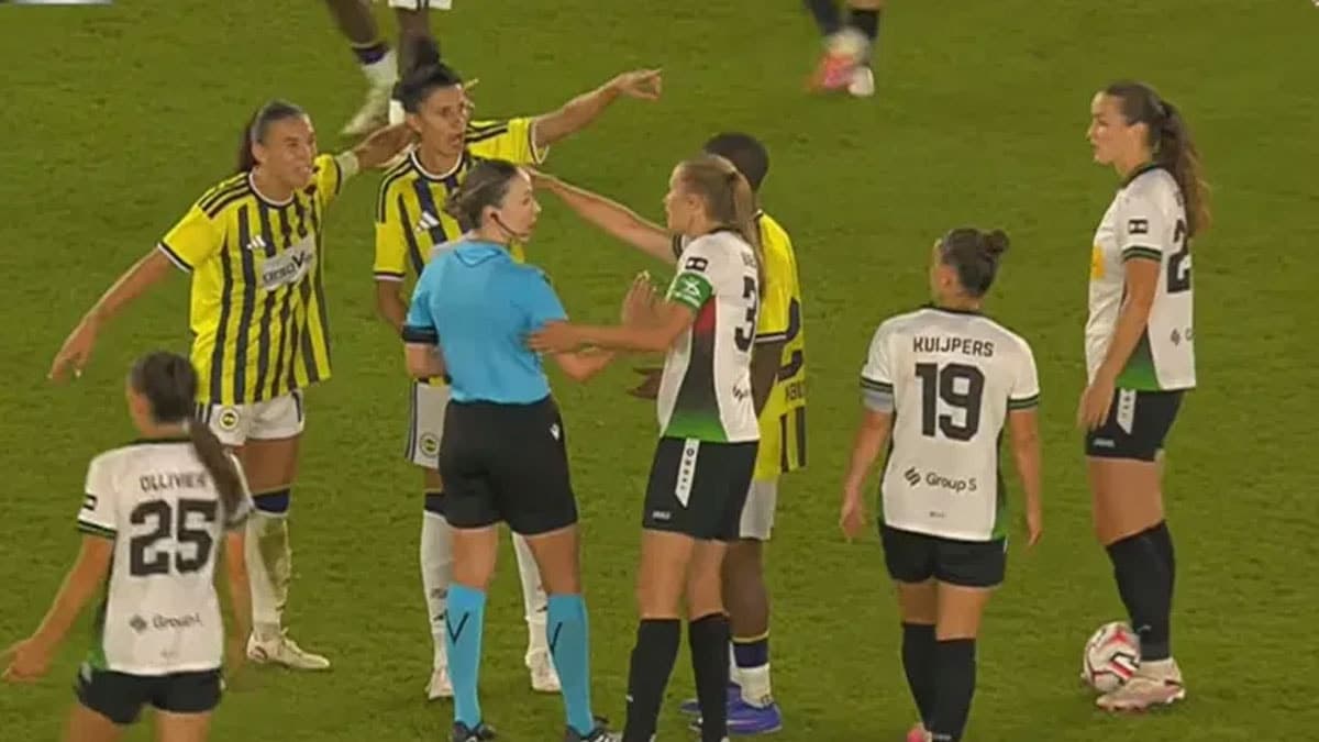 Fenerbahçe'nin Şampiyonlar Ligi mücadelesinde tartışmalı hakem kararı gündem oldu