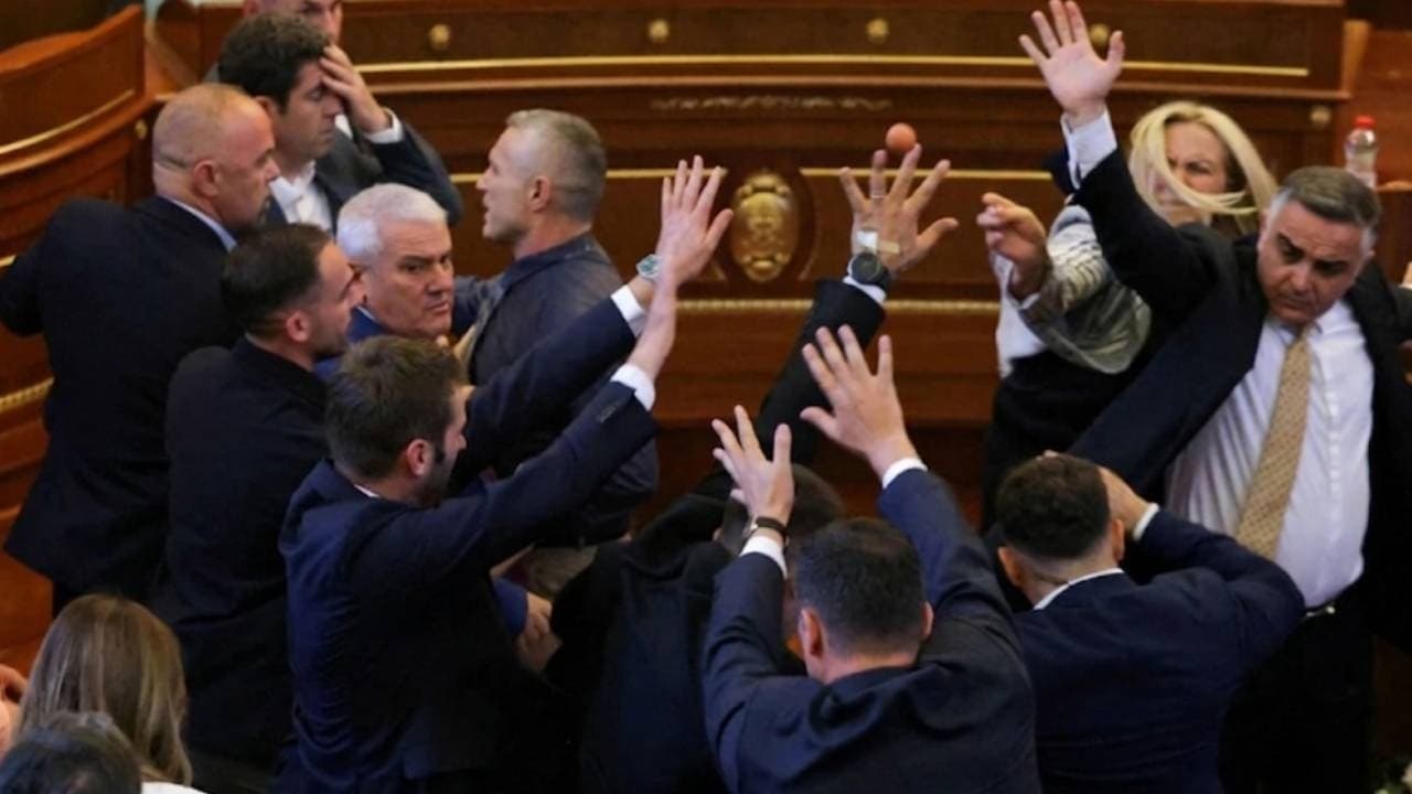 Milletvekili, Başbakan'a Yumurta Fırlattı: Meclis'te Tartışma Yaratan Olay
