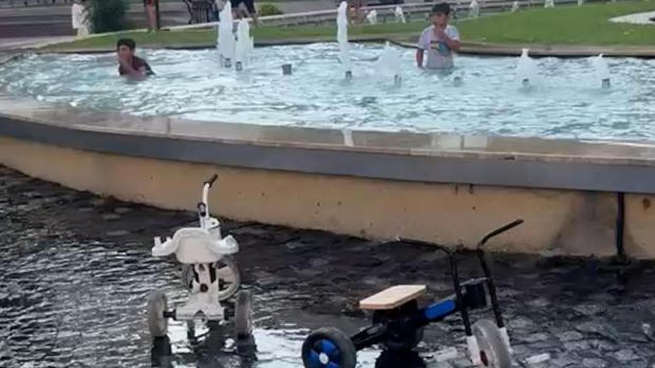 Bolu'da tehlikeye aldırış etmediler: Yasağa ve elektrik akımına rağmen süs havuzuna atladılar