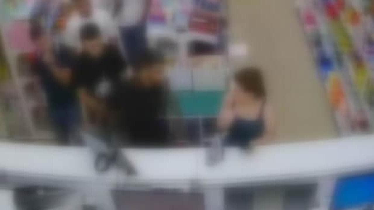 Kırtasiye dükkanına saldırı: İşletme sahibi tekme tokat dövüldü, o anlar güvenlik kamerasında