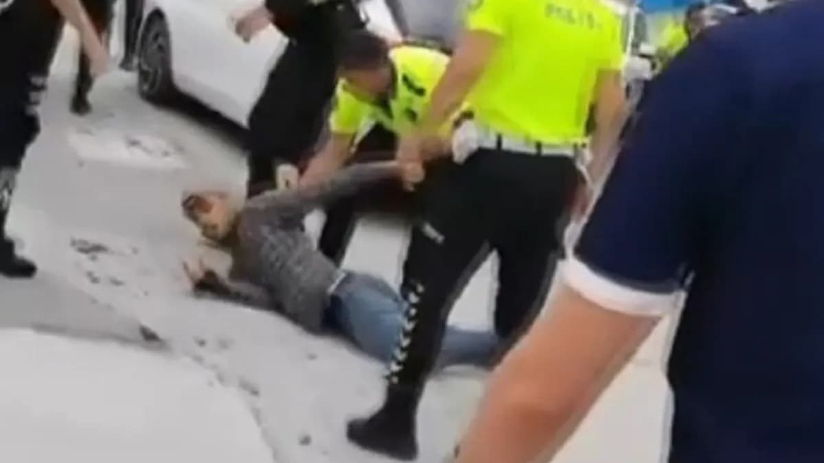 Fatih'te polise bıçaklı saldırı girişimi: Saldırgan kaçarken vurularak etkisiz hale getirildi