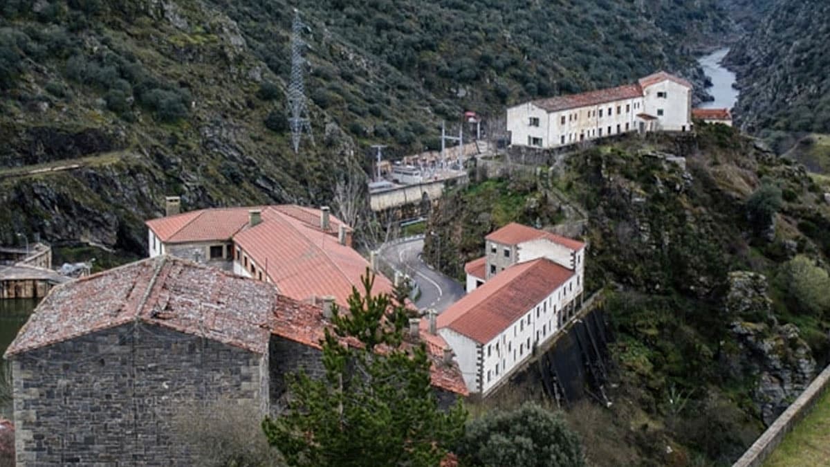 İstanbul’da 3+1 daire fiyatına İspanya’da koca köyü satın aldılar