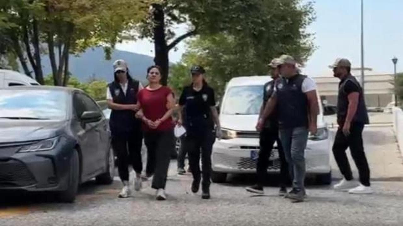 Cumhurbaşkanı'na suikast girişimi sanığının kırmızı bültenle aranan ablası adliyeye çıkarıldı