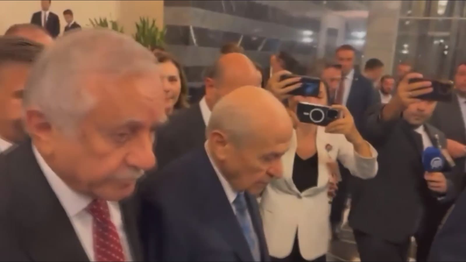 Spor federasyonlarına yönelik çerçeve yasa TBMM'den geçti: Bahçeli'den 'hayırlı olsun' mesajı