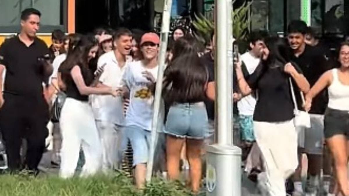 Adana'da TikTok çılgınlığı dehşete dönüştü: Fotoğraf için birbirlerini ezdi