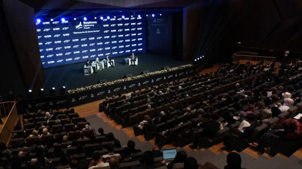 17 yaşındaki gençlerden dünyaya diplomasi mesajı!