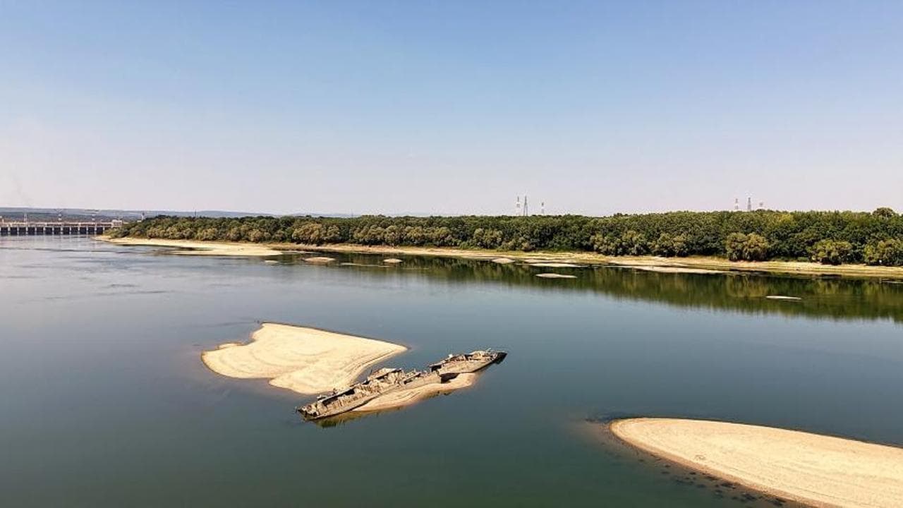 Tuna Nehri'nde sular çekildi: 2. Dünya Savaşı'ndan kalma savaş gemisi gün yüzüne çıktı