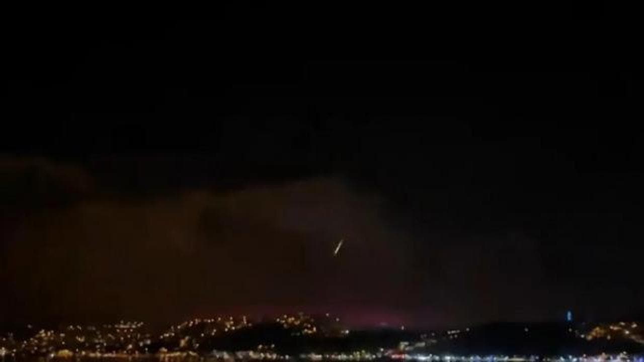 Perseid meteor yağmuru İstanbul'da görsel şölen oluşturdu: Denizde yakalandı