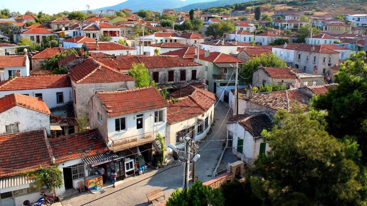 Arabaların Giremediği Türkiye'nin Tek Köyü: Dar Yollarıyla Dikkat Çekiyor