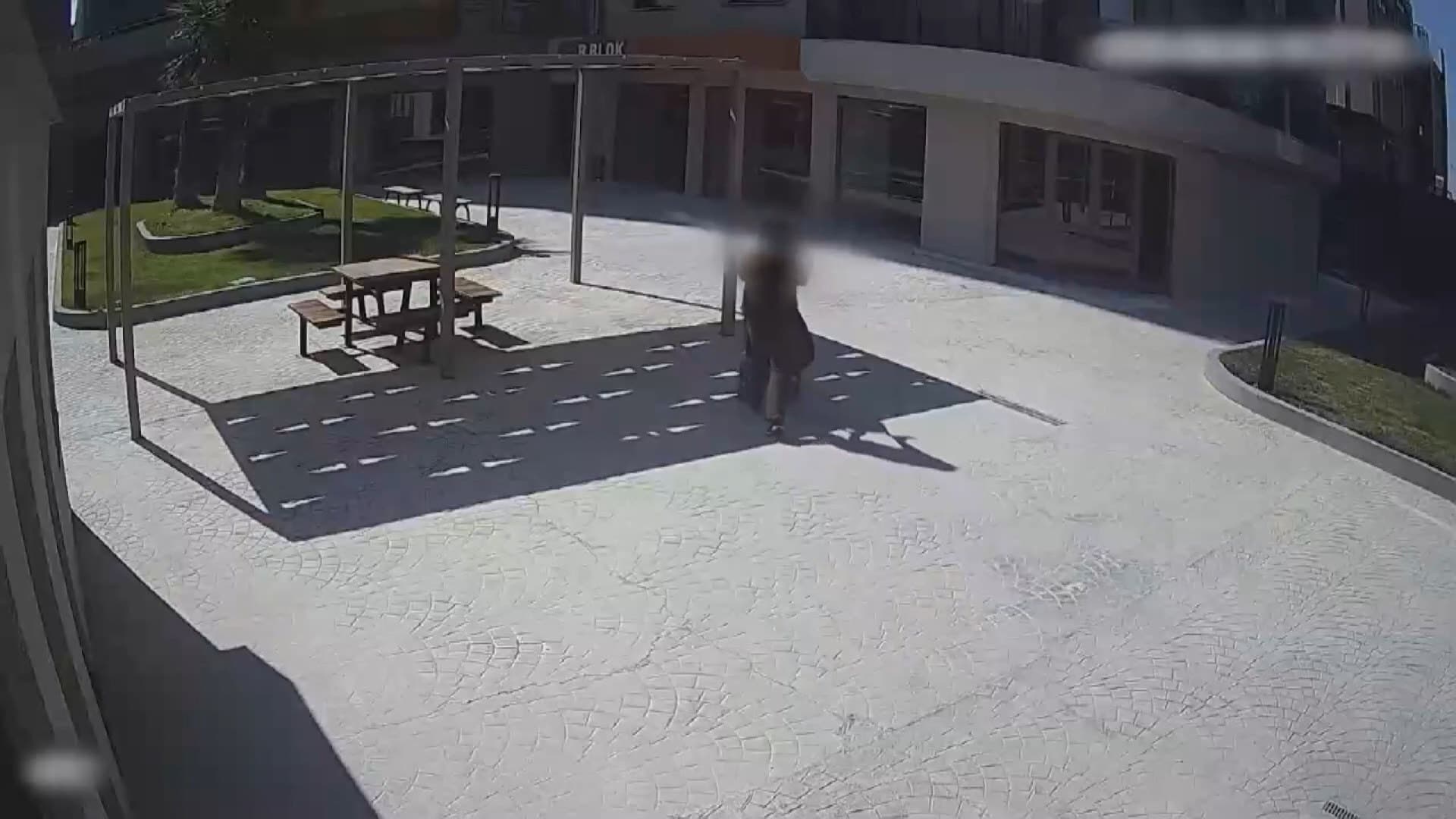 Bebeğini pusete alıp uyuşturucu dağıtan anne suçüstü yakalandı