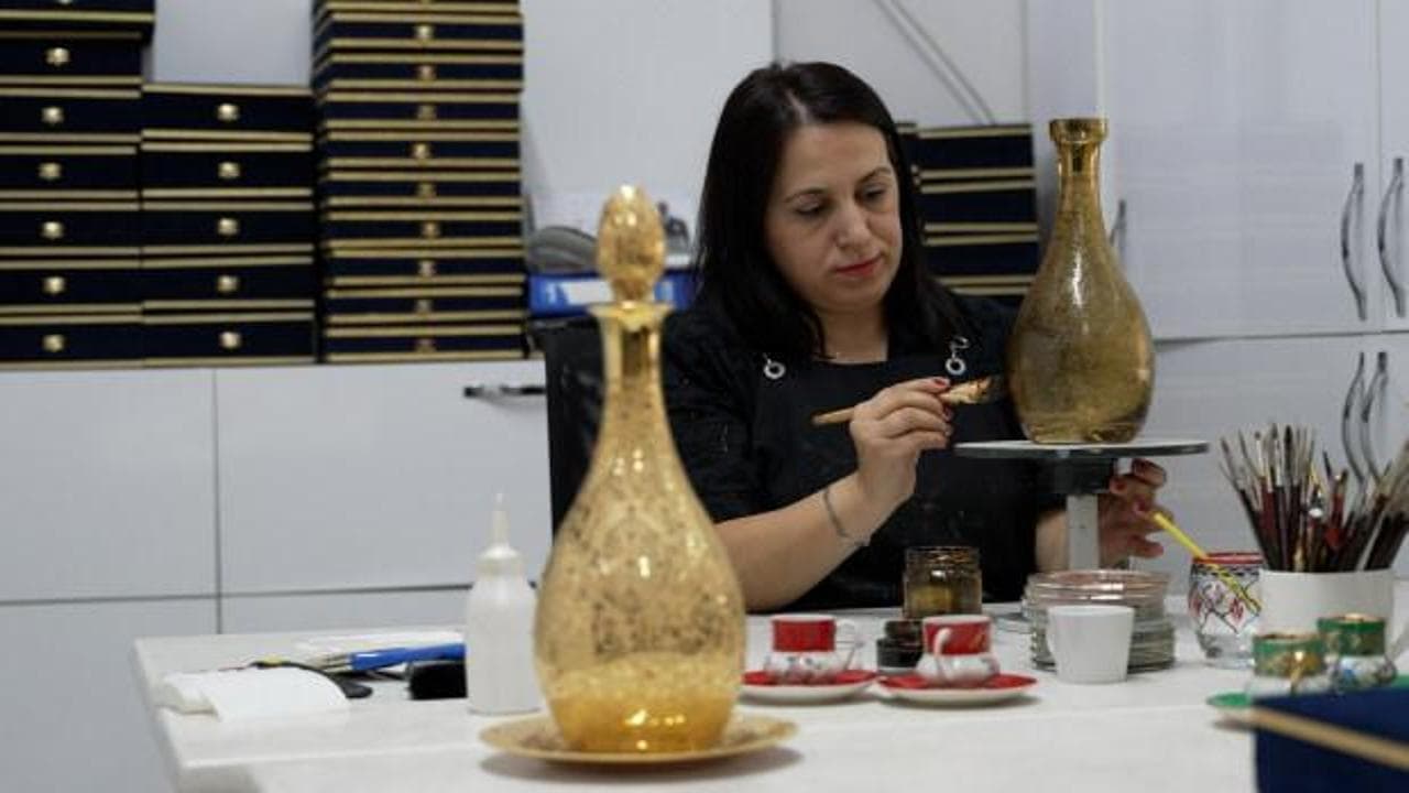 Bursa'da geleneksel Türk cam süsleme sanatı Büyükşehir eliyle yaşatılıyor
