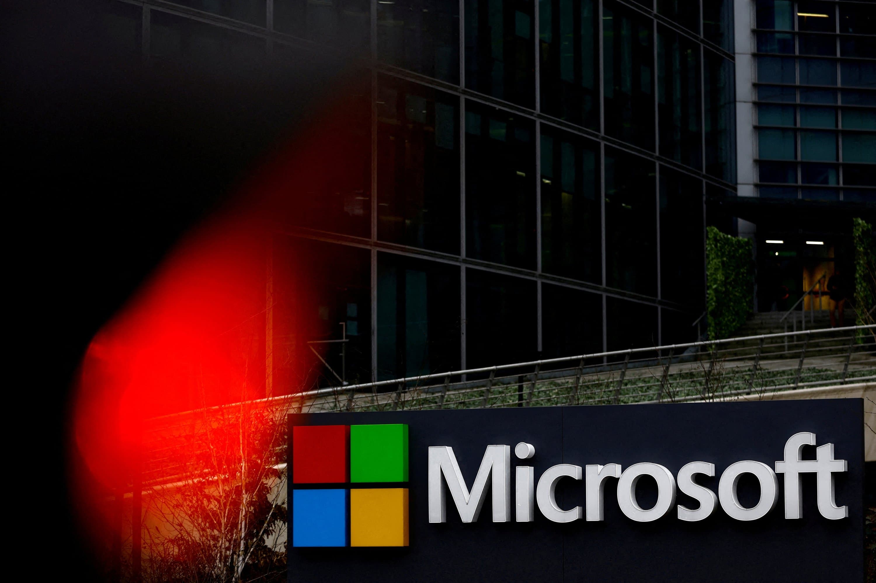 Microsoft Çin'de Kan Kaybediyor: 5 Yılda 15 Şube Kapatıldı
