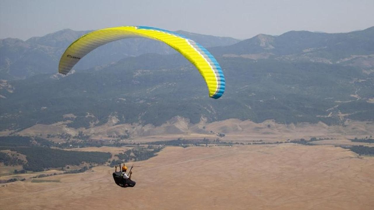 Adrenalin tutkunları Munzur Dağları'na akın ediyor: Yamaç paraşütçüleri bölgede yoğun ilgi görüyor