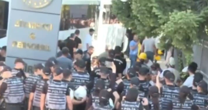 Haklarını aramak isteyen madenciler, AKP mitingi öncesi üçüncü kez gözaltına alındı