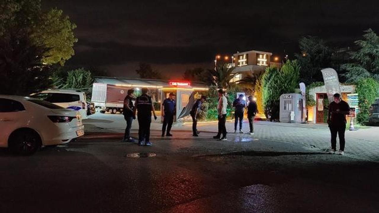 Küçükçekmecede Kafeye Silahlı Saldırı: Müşteri ve İşletme Sahibi Ateş Açıldı