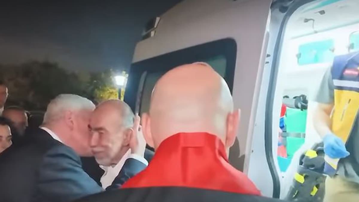 Ambulansla geldi, 'hayır' oyu verdi ve geri döndü