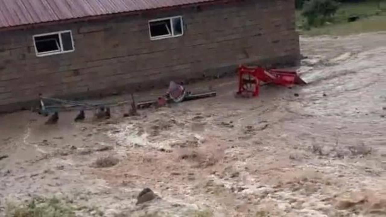 Erzurum'da sağanak felaketi: Bir mahalle sel sularına teslim oldu