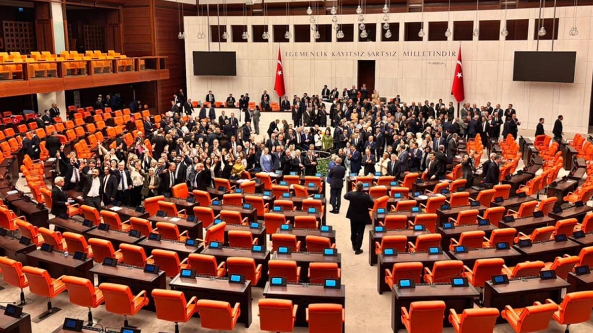 AKP'ye katılacak sürpriz isim bir partinin Meclis grubunu düşürebilir