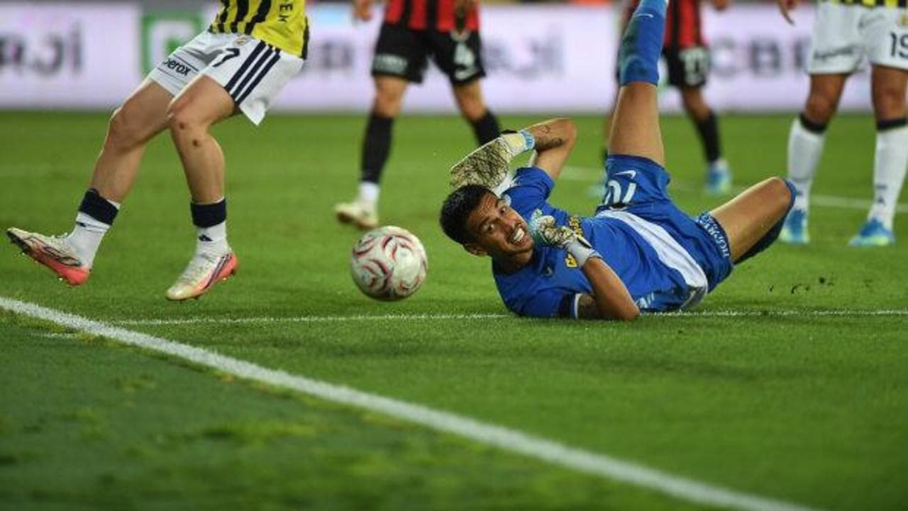 Eski Fenerbahçeli kaleci, eski takımına karşı sahneye çıktı: 10 kurtarışla maça damga vurdu