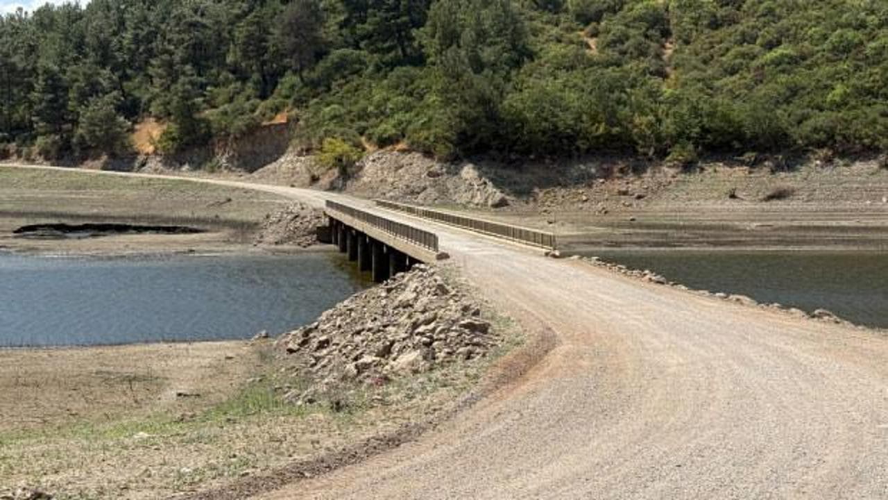 Yenice'de baraj suları çekilince sular altında kalan köprü yeniden ulaşıma açıldı