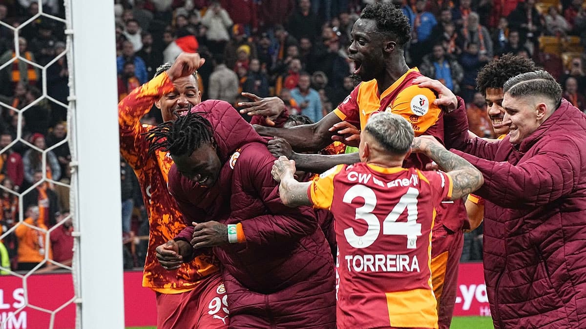 Galatasaray'ın masasında 40 milyon euroluk dev teklif: Osimhen değil, bu kez farklı bir yıldız