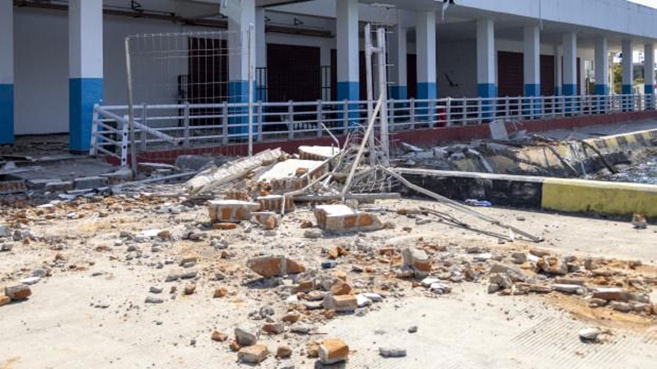 Endonezya'da 7.7 büyüklüğündeki deprem felaketi: Can kaybı 51'e çıktı, 14 günlük olağanüstü hal ilan edildi