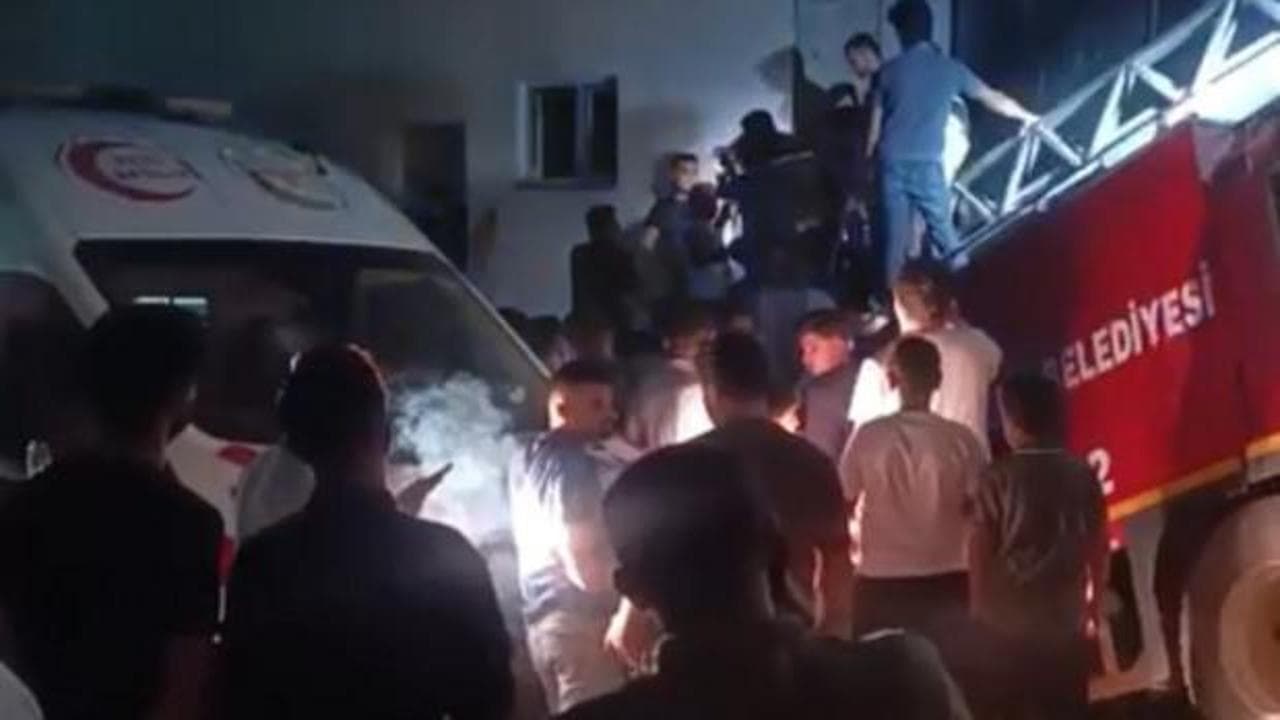 Hakkari'de Apartmanın Anahtarını Unutan Uzman Çavuş, İtfaiye Aracının Kayması Sonucu Hayatını Kaybetti