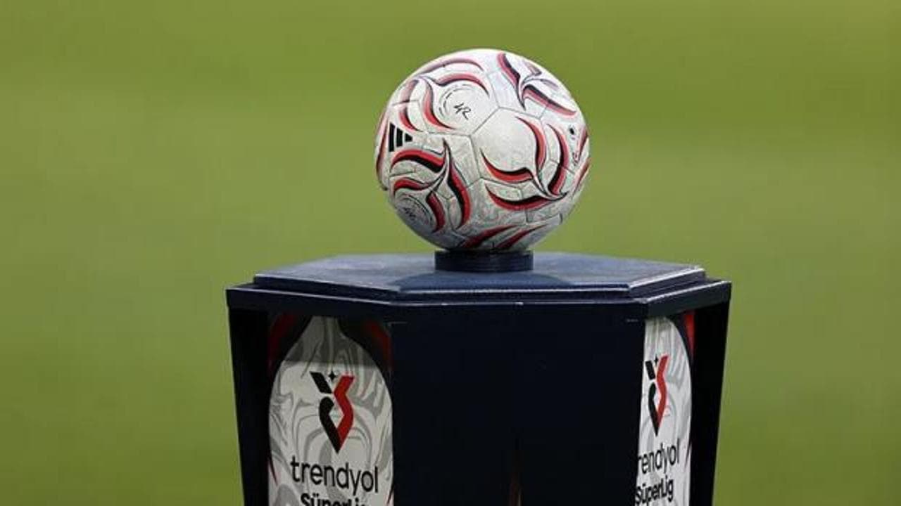 Football Meets Data'nın Süper Lig tahmini taraftarı ikiye böldü: Dört devin oranı değişti