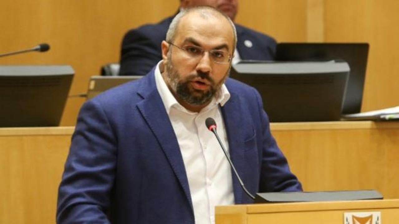 Rum milletvekili itiraf etti: Kıbrıslı Türklere yönelik katliamlar ülke tarihinin en büyük utancı