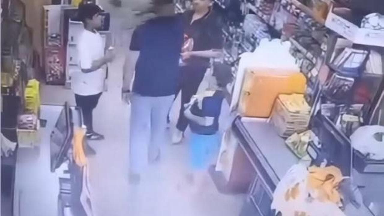 Ümraniye'de market çalışanını yumruklayan saldırgan kameraya yakalandı