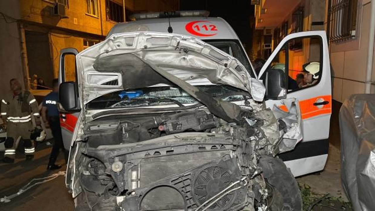 Kartaltepe’de hasta taşıyan ambulans kazaya karıştı: 3 yaralı