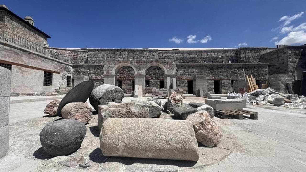 Yüzyıllardır Toprak Altında Saklanan Gön Hanı, Kayseri'de Gün Yüzüne Çıkarıldı