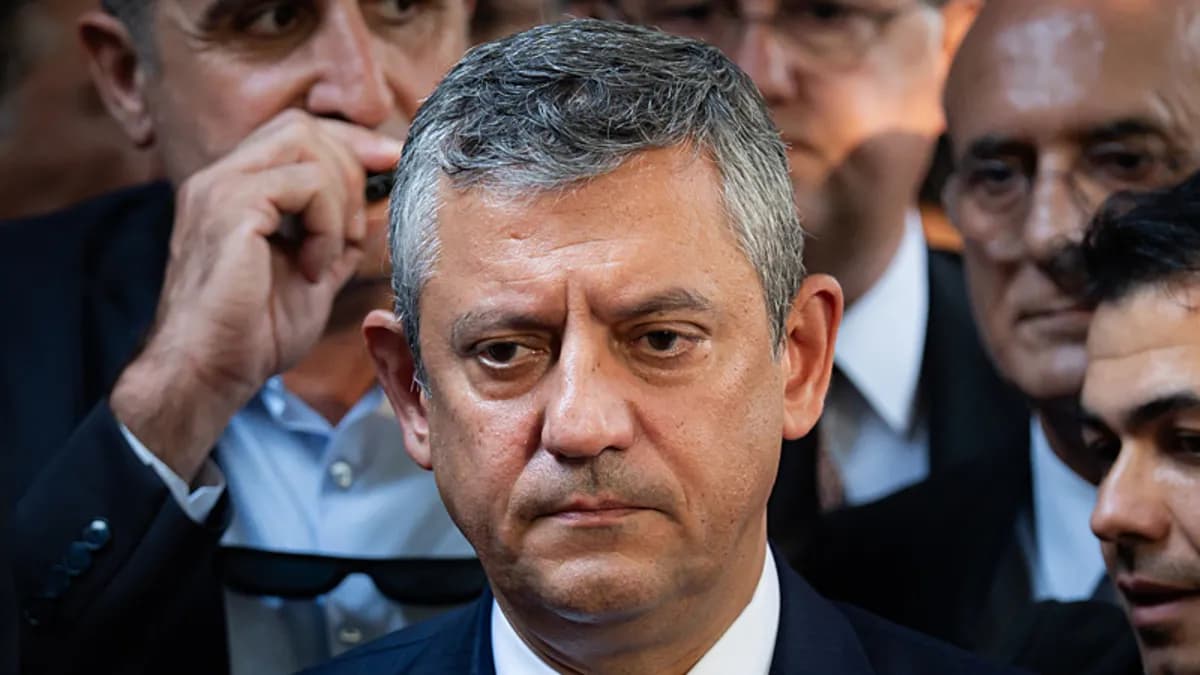 SON DAKİKA… Özgür Özel Türkiye’yi yine şikayet etti! Bu kez İtalya’dan yardım istedi: Ülkesini düşmanca sözlerle hedef aldı...