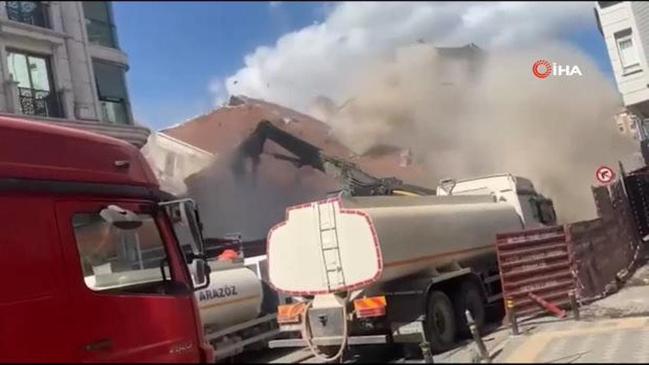 Zeytinburnu'nda kentsel dönüşüm faciası: Yıkım sırasında 4 katlı bina aniden çöktü