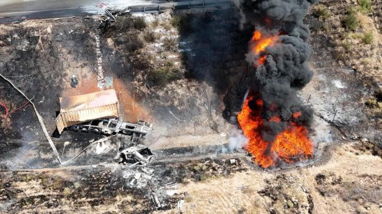 Nevşehir'de madeni yağ yüklü tır şarampole devrildi: Sürücü yanarak hayatını kaybetti