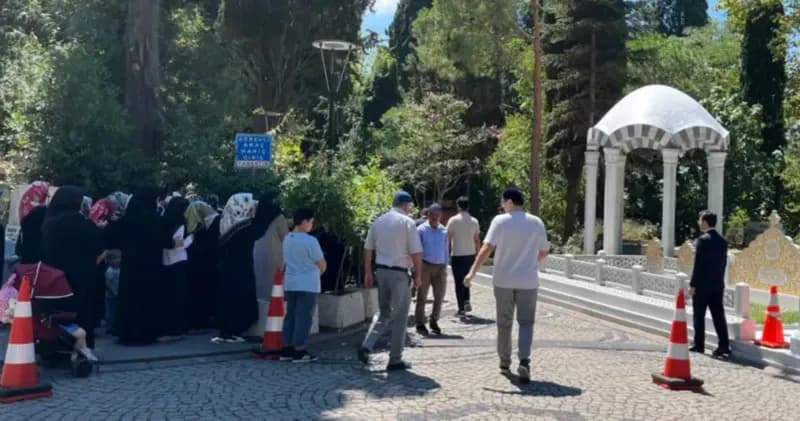 Cemaat üyeleri Karacaahmet Mezarlığı'nda anma etkinliğinde buluştu