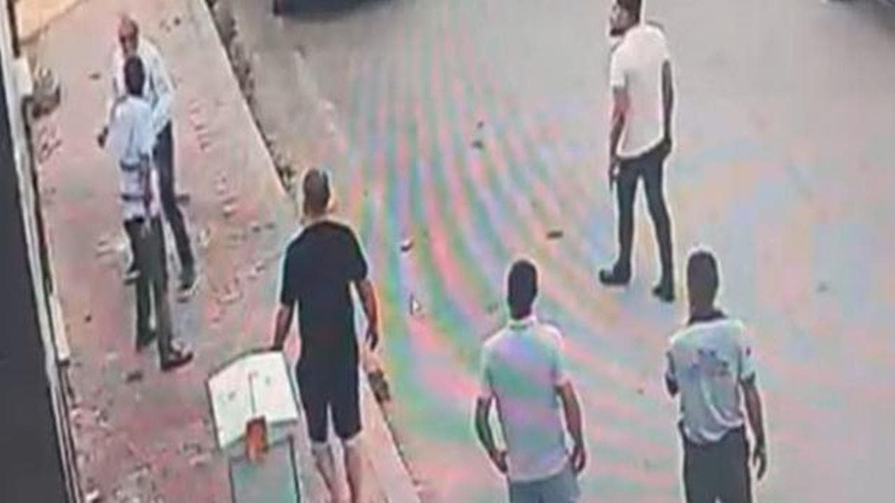 Gaziantep'te bıçaklı saldırıya uğrayan milletvekili yoğun bakımda: Korumasını kendisi göndermiş
