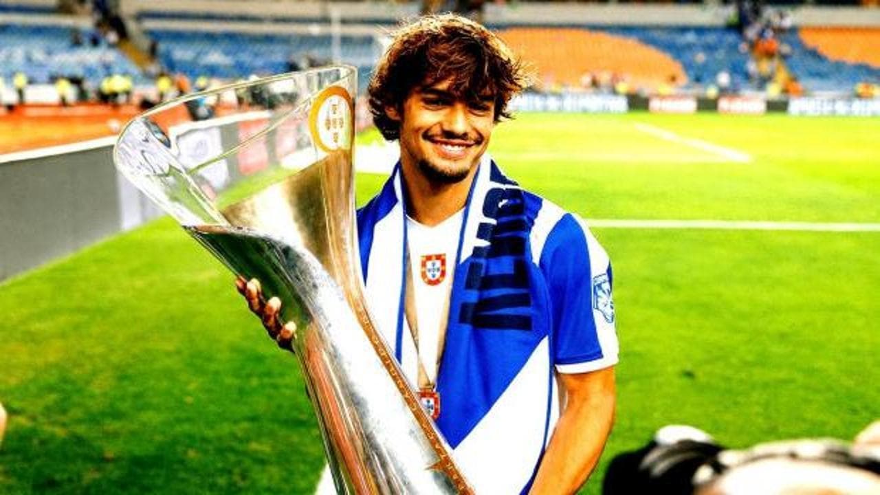 Galatasaray'ın transfer listesindeki Rodrigo Mora, Roma'ya imzayı attı