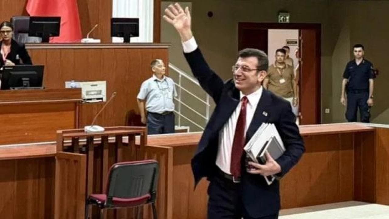 İtirafçının sorusuna cevap veremeyen Ekrem İmamoğlu 'Allah seni ıslah etsin' dedi