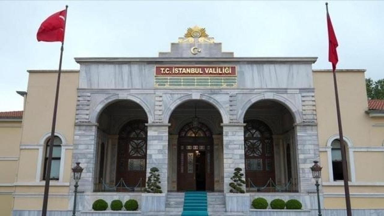Zeytinburnu açıklarında bir gemide zehirlenme şüphesi: 4 mürettebat hastaneye kaldırıldı