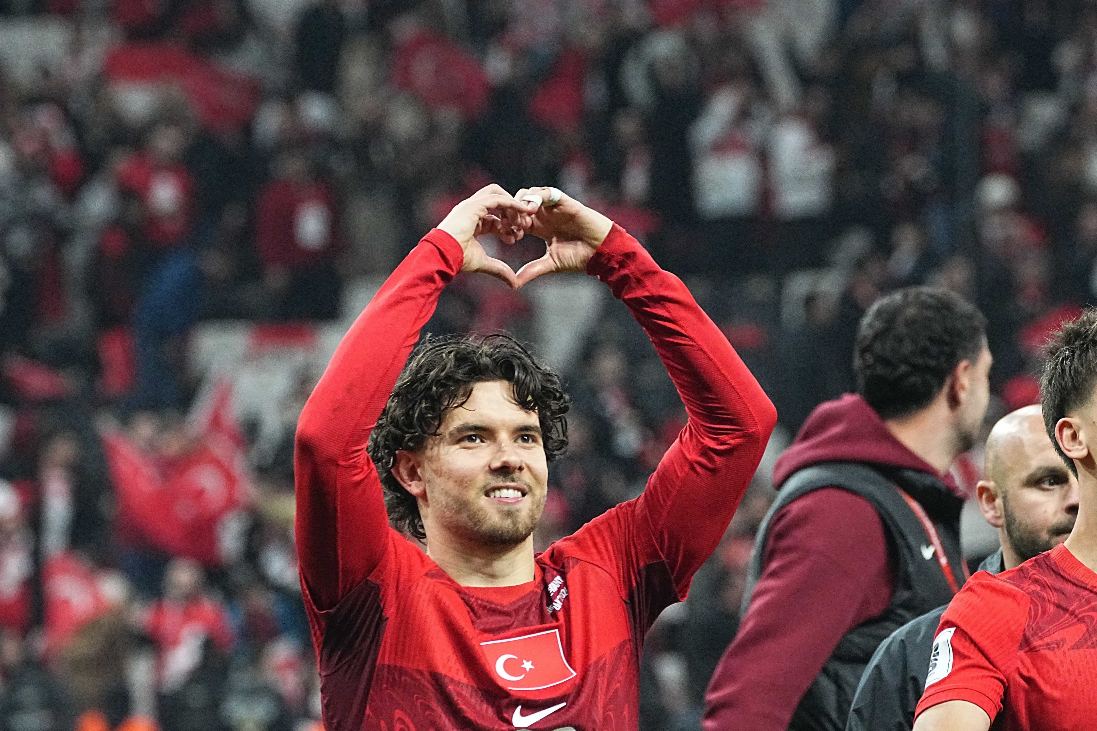 Süper Lig devi Ferdi Kadıoğlu'nu transfer etmek istiyor: Tek bir şarta bağlı