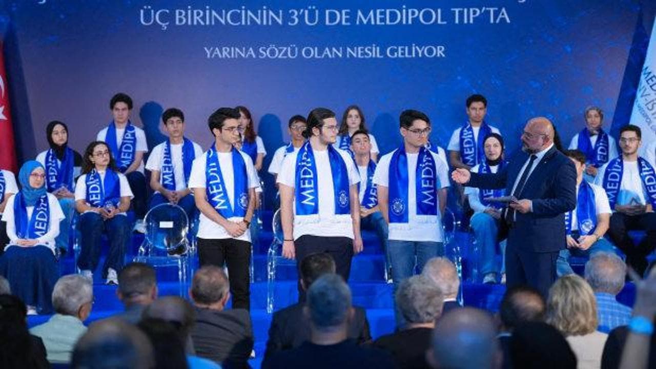 Gelenek bozulmadı: YKS şampiyonları yeniden Medipol'de